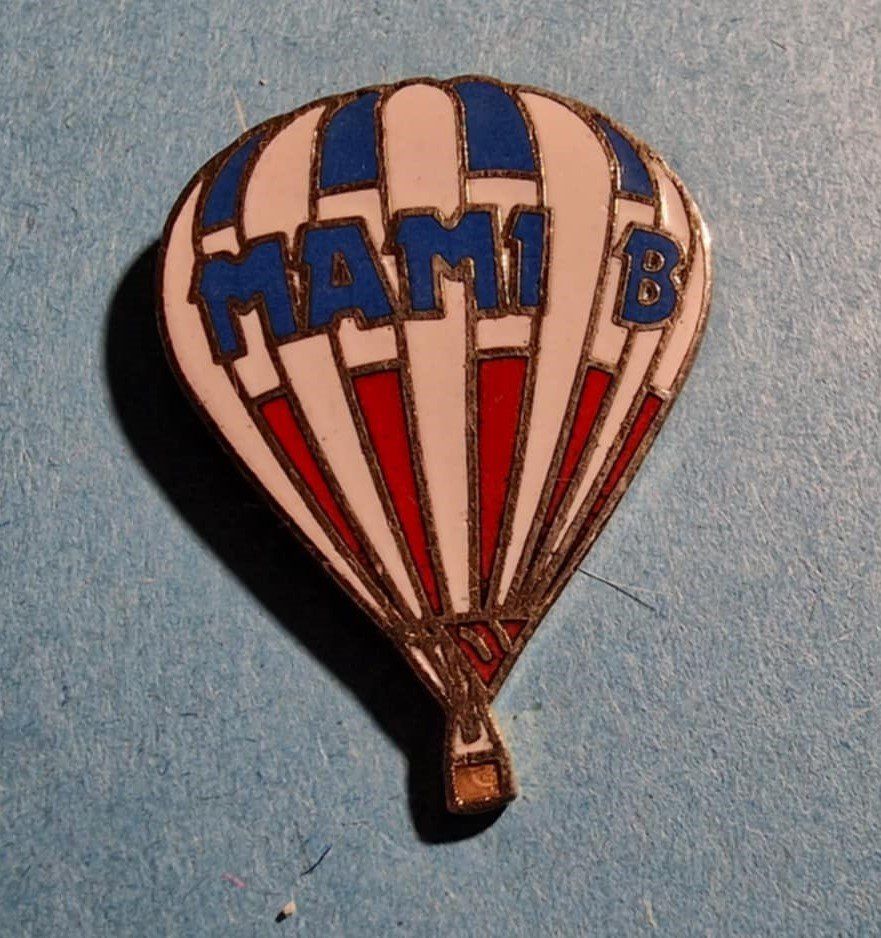 Placchette & Badge: Ballon Pin Mami B – Usato da Härkingen venduto da specialshapes