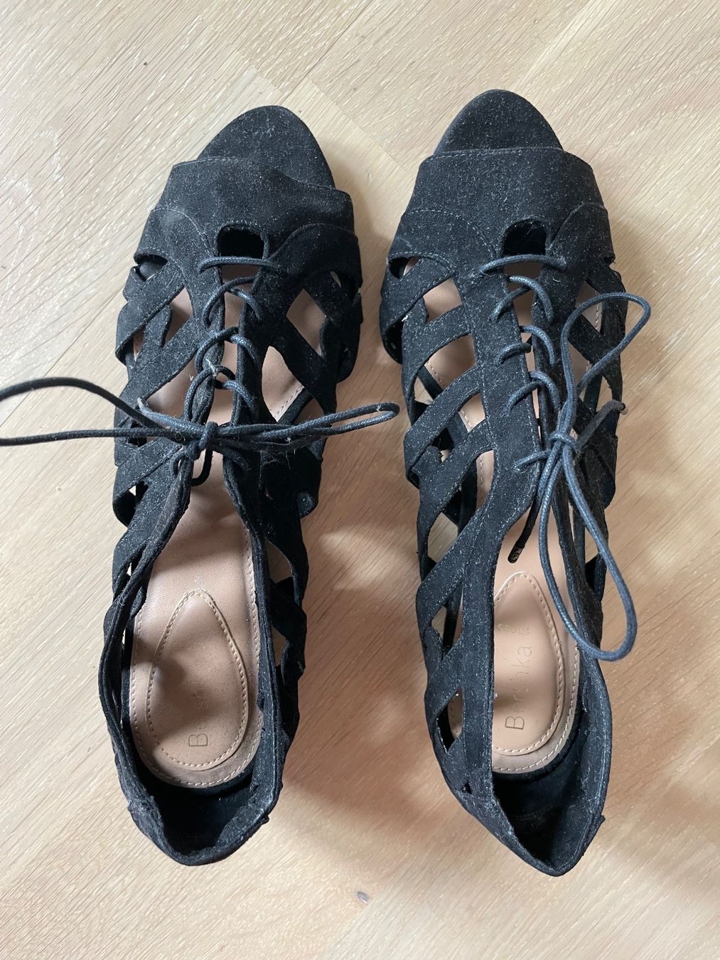 Bershka Scarpe da donna: Coole Sandale in schwarz – Usato da Zürich venduto da Camiro6