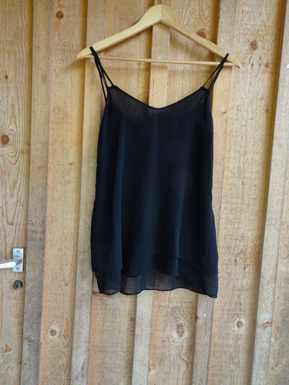 Zara Tops: Schlichtes, schwarzes Top von ZARA Basic Gr. M - 425123 – D'occasion à Küssnacht am Rigi par Good4Deckeli 1