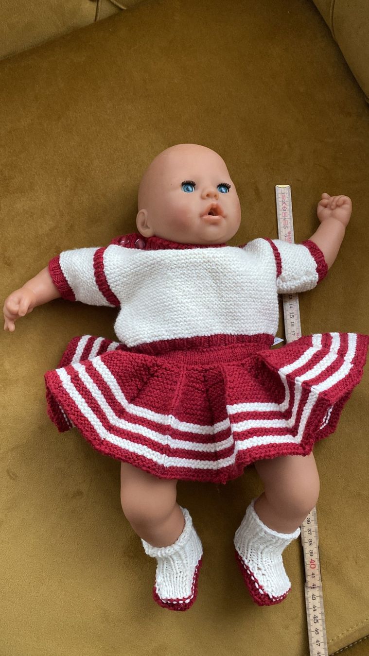 Poupées: gestrickte Puppen Kleider, handarbeit – D'occasion à Dagmersellen par Arcticsnow2017 2