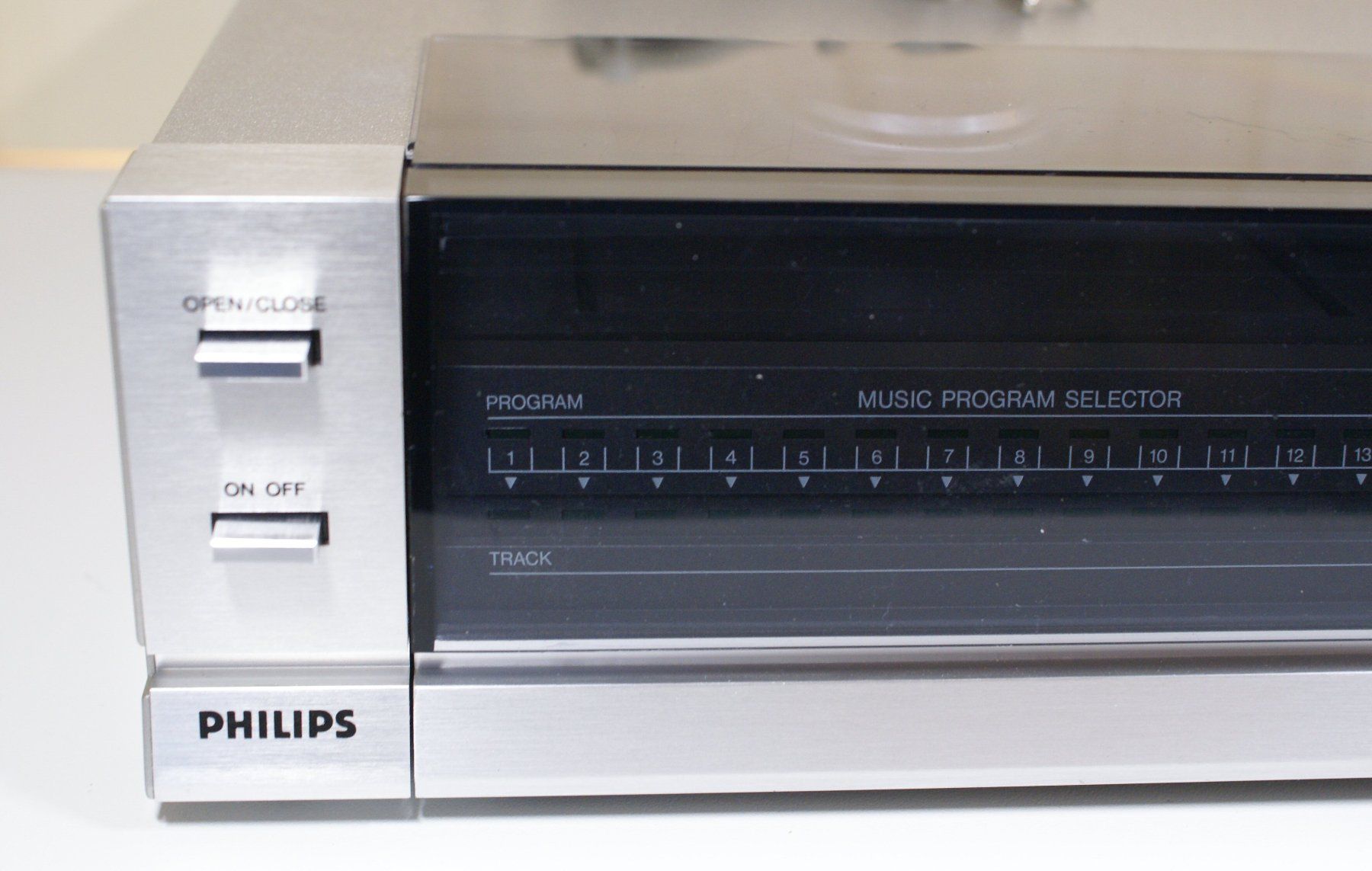 CD: Philips CD300 – Usato da Maegenwil venduto da Madfinc 2
