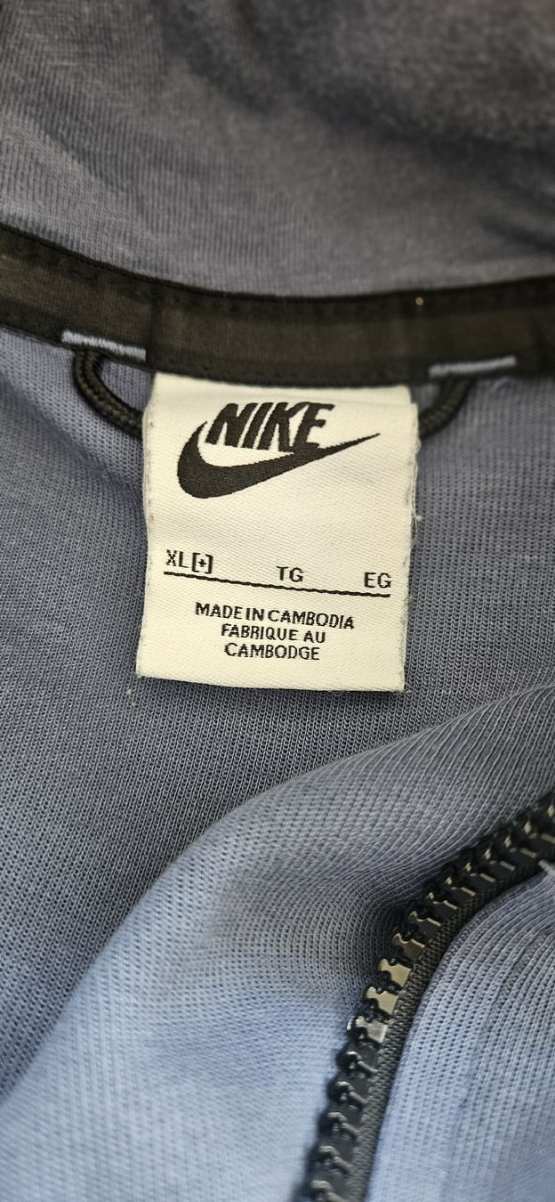 Nike Pullover & Sweatshirts: Nike Tech Zip Hoodie, Gr. 158-170 – Gebraucht aus Walchwil von Sandy08 1