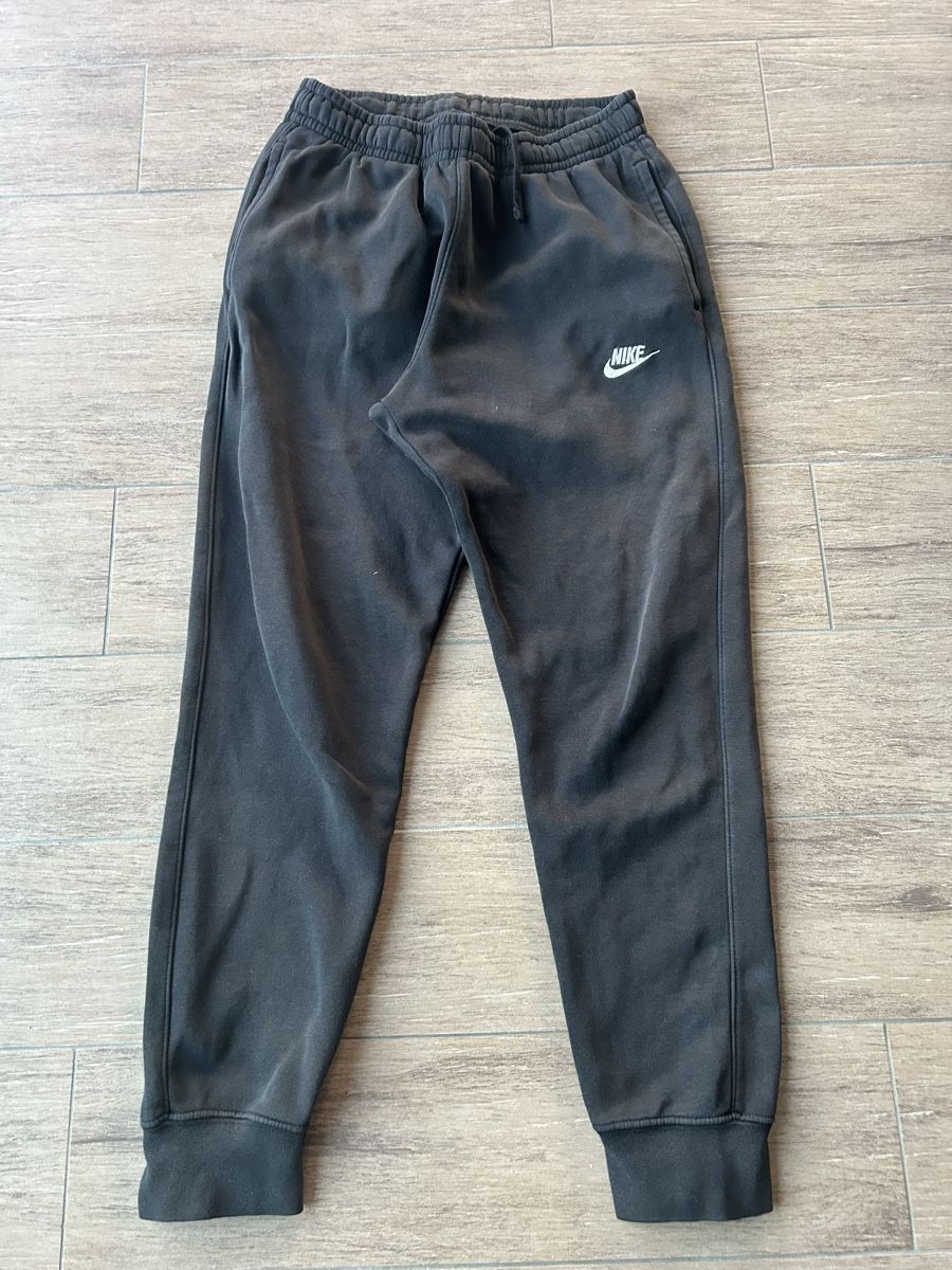 Nike Pantaloni: Pantalon Nike – Usato da Sonceboz-Sombeval venduto da Australia010