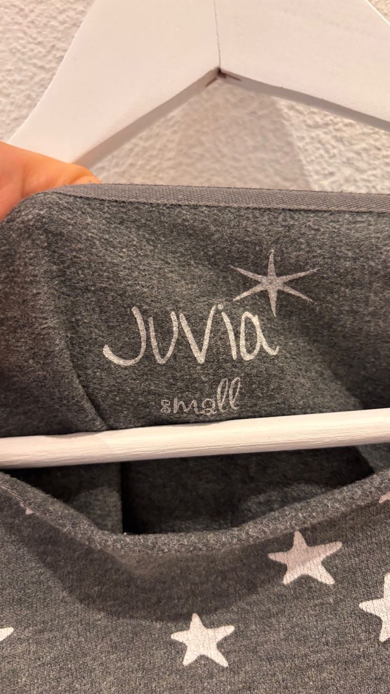 Pulls & Sweat-shirts: Juvia Pullover grau mit Sternen Grösse S gebraucht – D'occasion à Uitikon Waldegg par Thefateofophelia 1