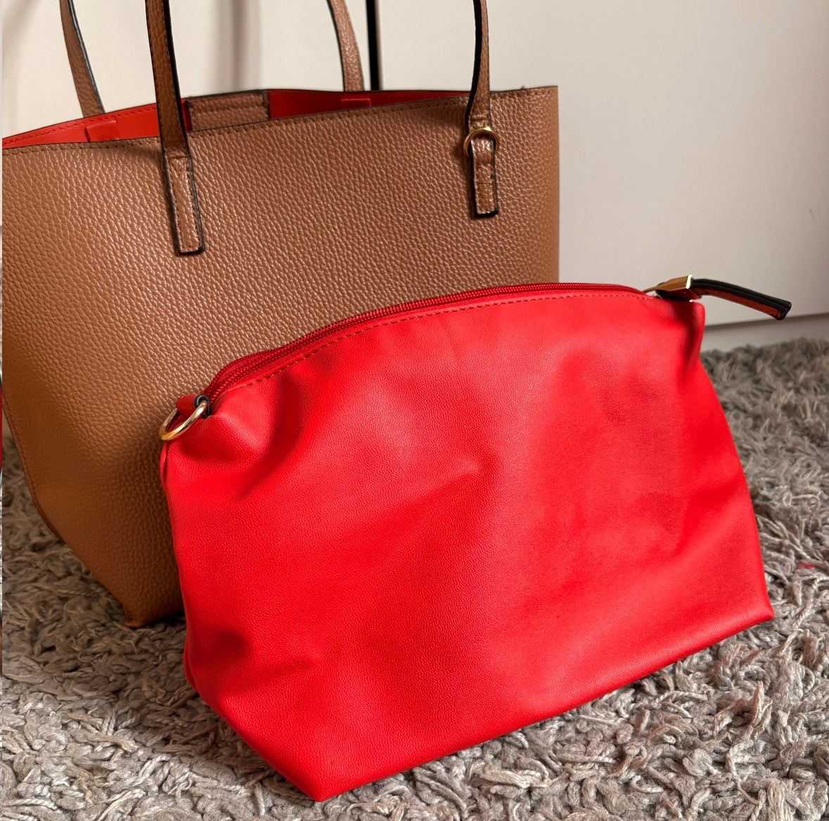 Borse da donna: Sac à main brun intérieur rouge – Usato da Moudon venduto da TigerrrEye 1