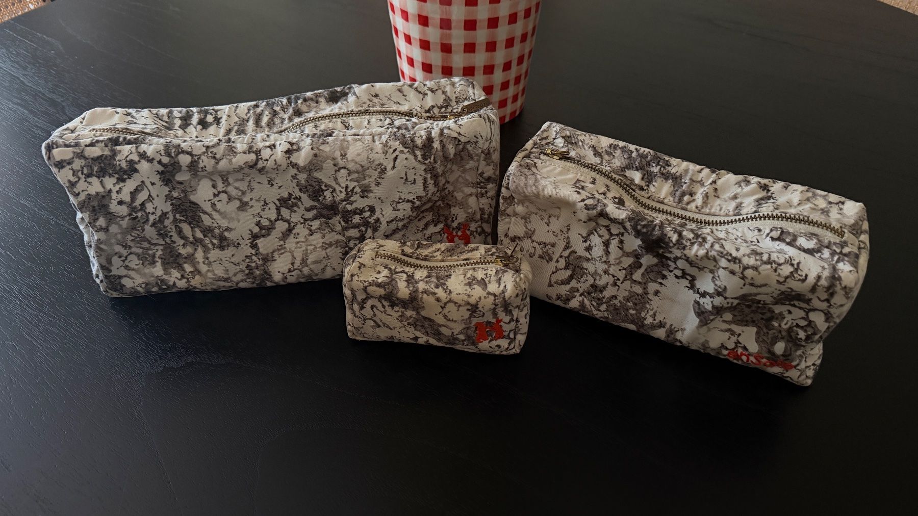 Ensoie Trousses de maquillage: En Soie Necessaire Bundle – D'occasion à Zürich par pre_vy7t