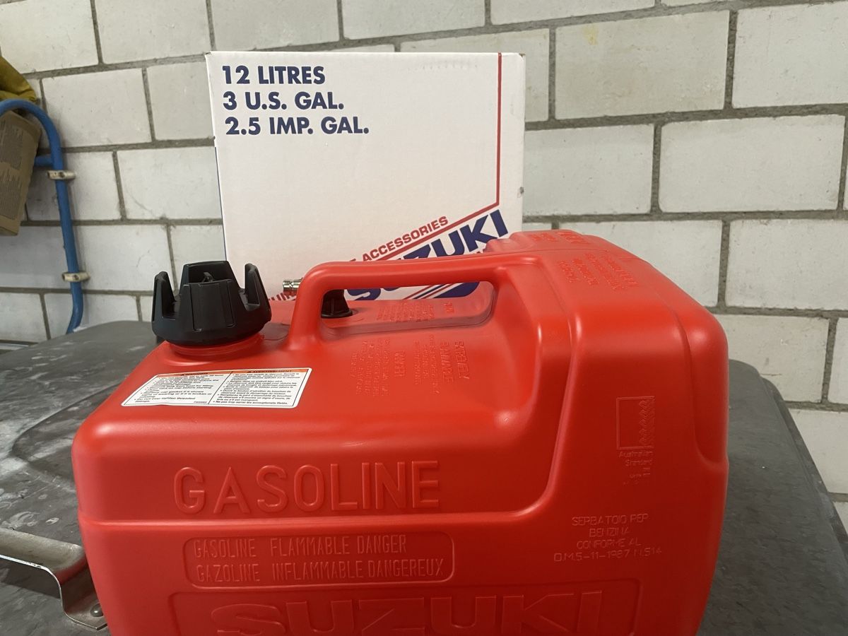 Benzinkanister: Suzuki – Neu und originalverpackt aus Oberrüti von Fapira 1