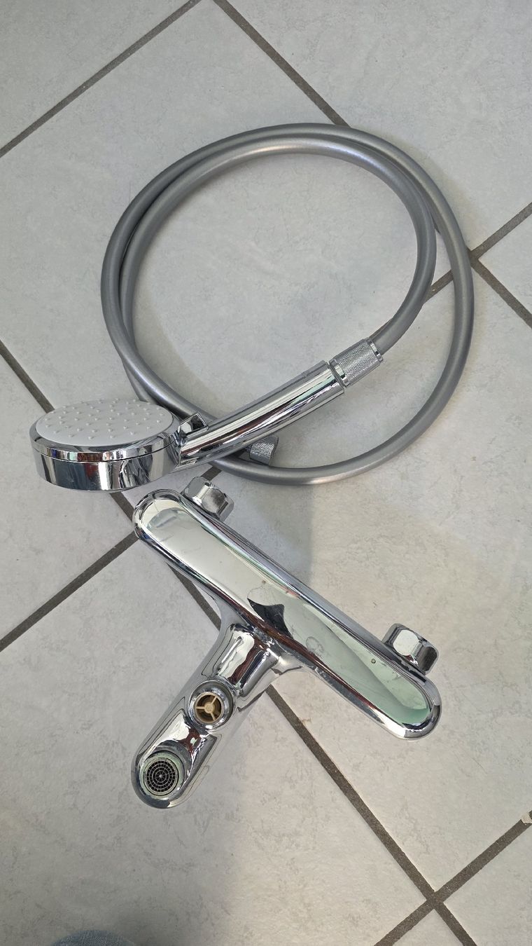 Grohe Armaturen: Mitigeur de baignoire/douche GROHE avec douchette+flexible – Gebraucht aus Attalens von Mishanya 3