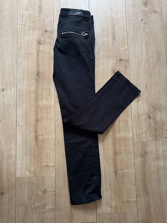 Jeans: Jeans schwarz Gr.34 – Gebraucht aus Hütten von bri_kkp6 1