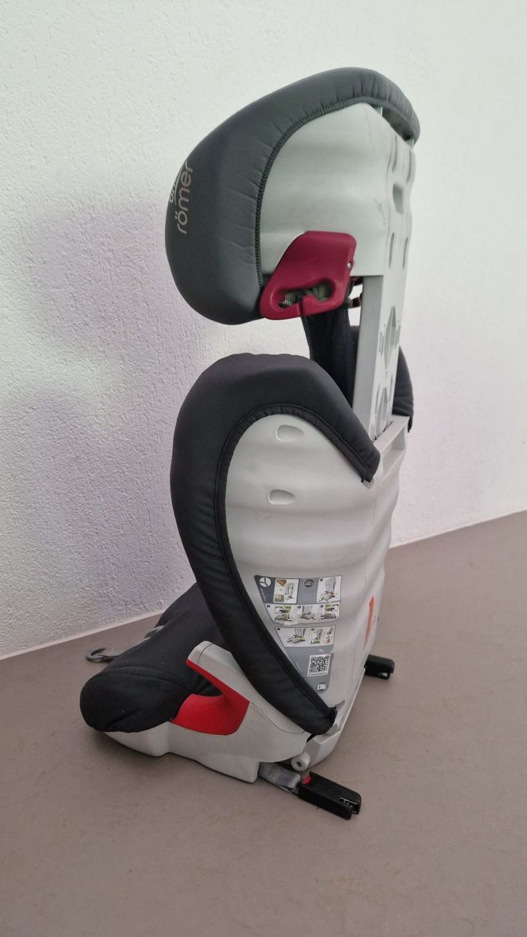 Britax Römer Auto-Kindersitze: Britax Römer Kindersitz KIDFIX SL – Gebraucht aus Killwangen von FamilieRudaz 1
