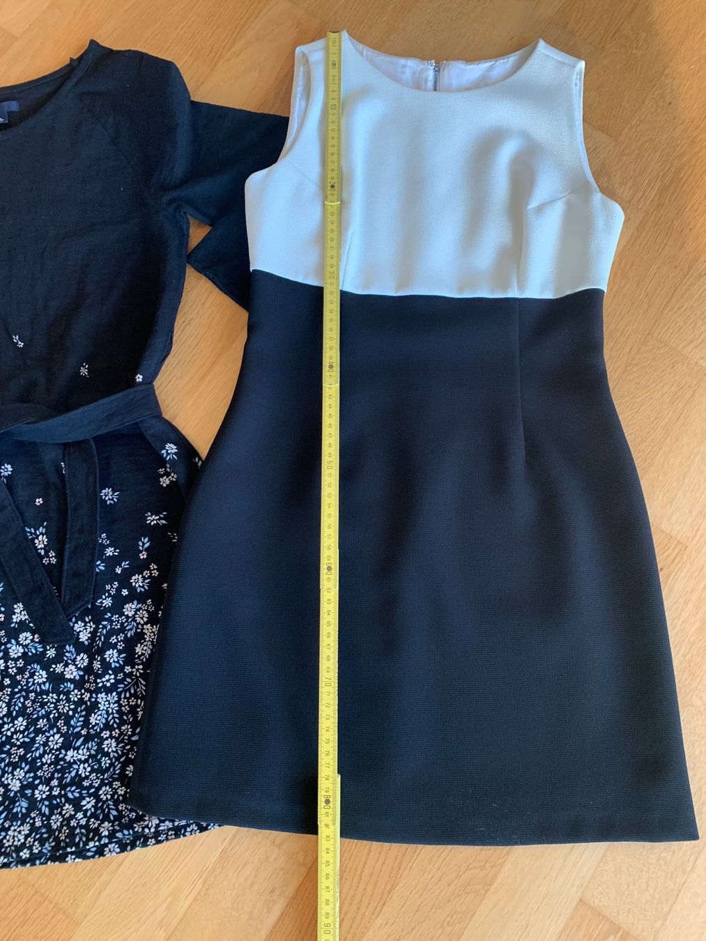 Kleiderpakete & -sets: Black & white set. 2 Kleider + 2 T-Shirts – Gebraucht aus Uster von ustemer 2