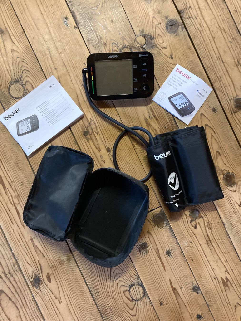 Beurer Appareils médicaux: Beurer BM 54 Oberarm-Blutdruckmessgerät mit Bluetooth – D'occasion à Thun par zeugsundsachen 1