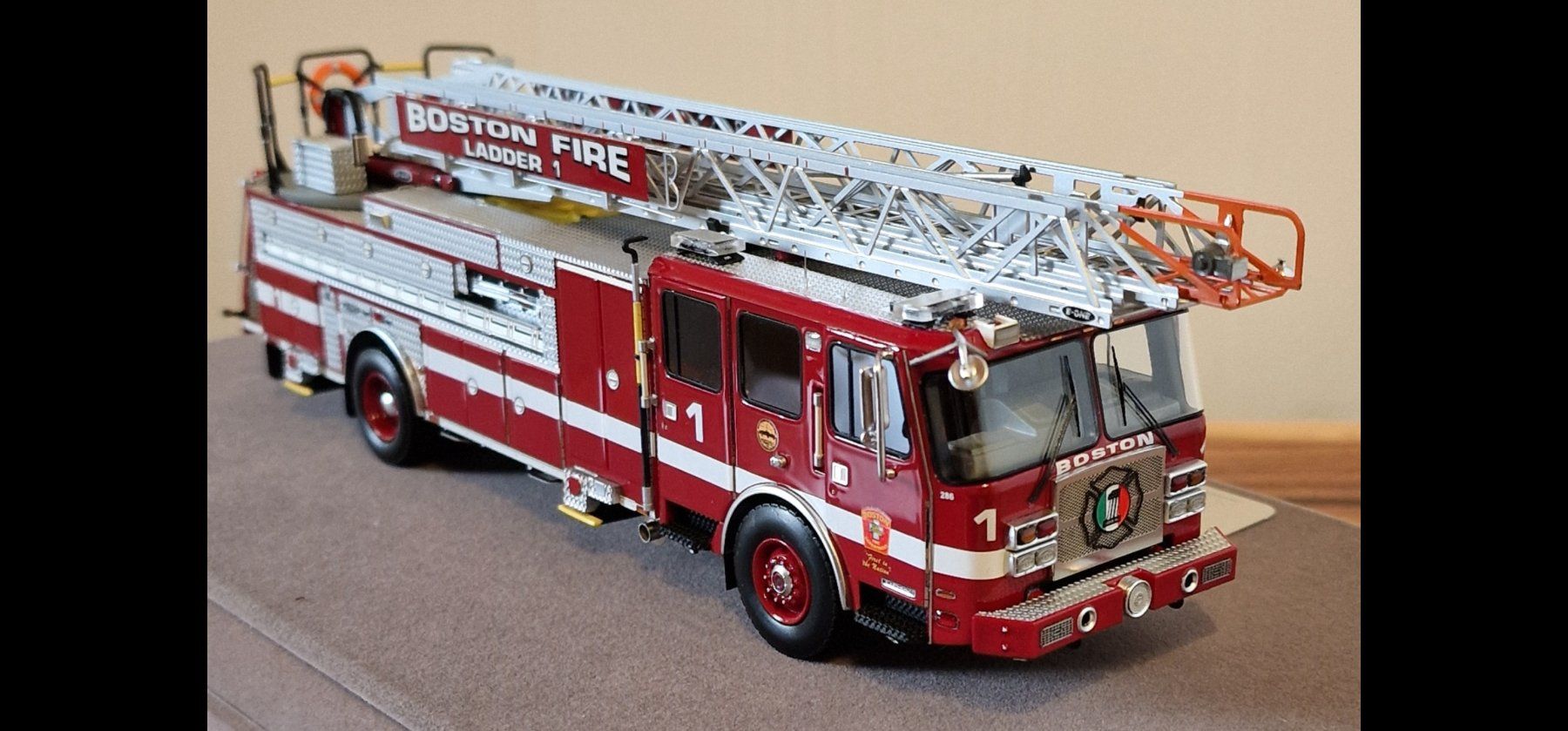 Modellini d'auto: Fire Replicas 1:50 Boston FD Ladder 1 – Usato da Rüti b. Büren venduto da tempo50