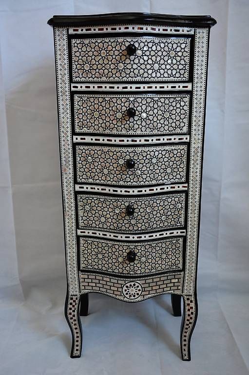 Cassettiere: Meuble commode nacrée  de style Louis XV. – Usato da geneve venduto da louisart 1