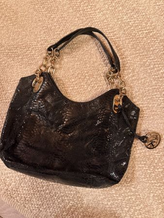 Michael Kors Handtasche schwarz Schlangenoptik gebraucht