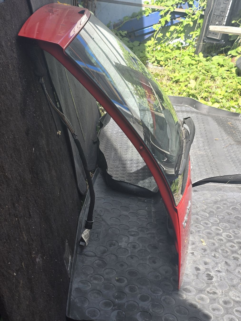 Tutti pezzi di ricambio auto: Opel Corsa C Heckklappe 2005 rot – Usato da Muhen venduto da SHS98 2