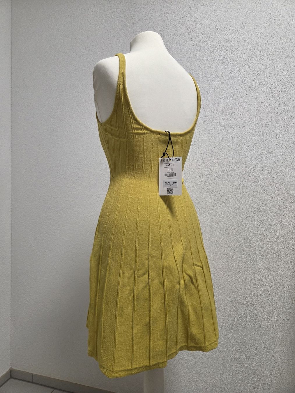 Bershka Vestiti: Mini-Kleid mit Trägern – Nuovo (secondo la descrizione) da Bülach venduto da Recherchieren 3