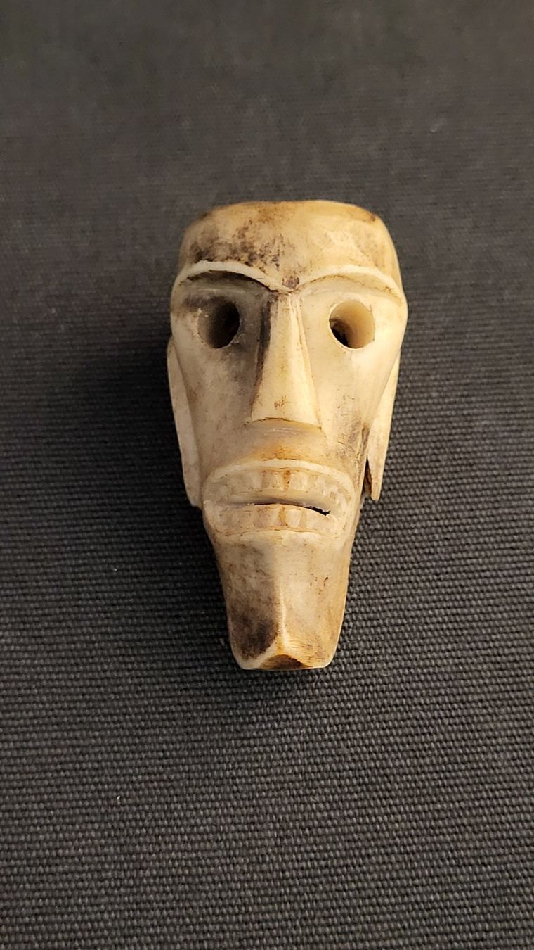 Figurines: Antike geschnitzte Knochenmaske – D'occasion à Basel par spinne02 1