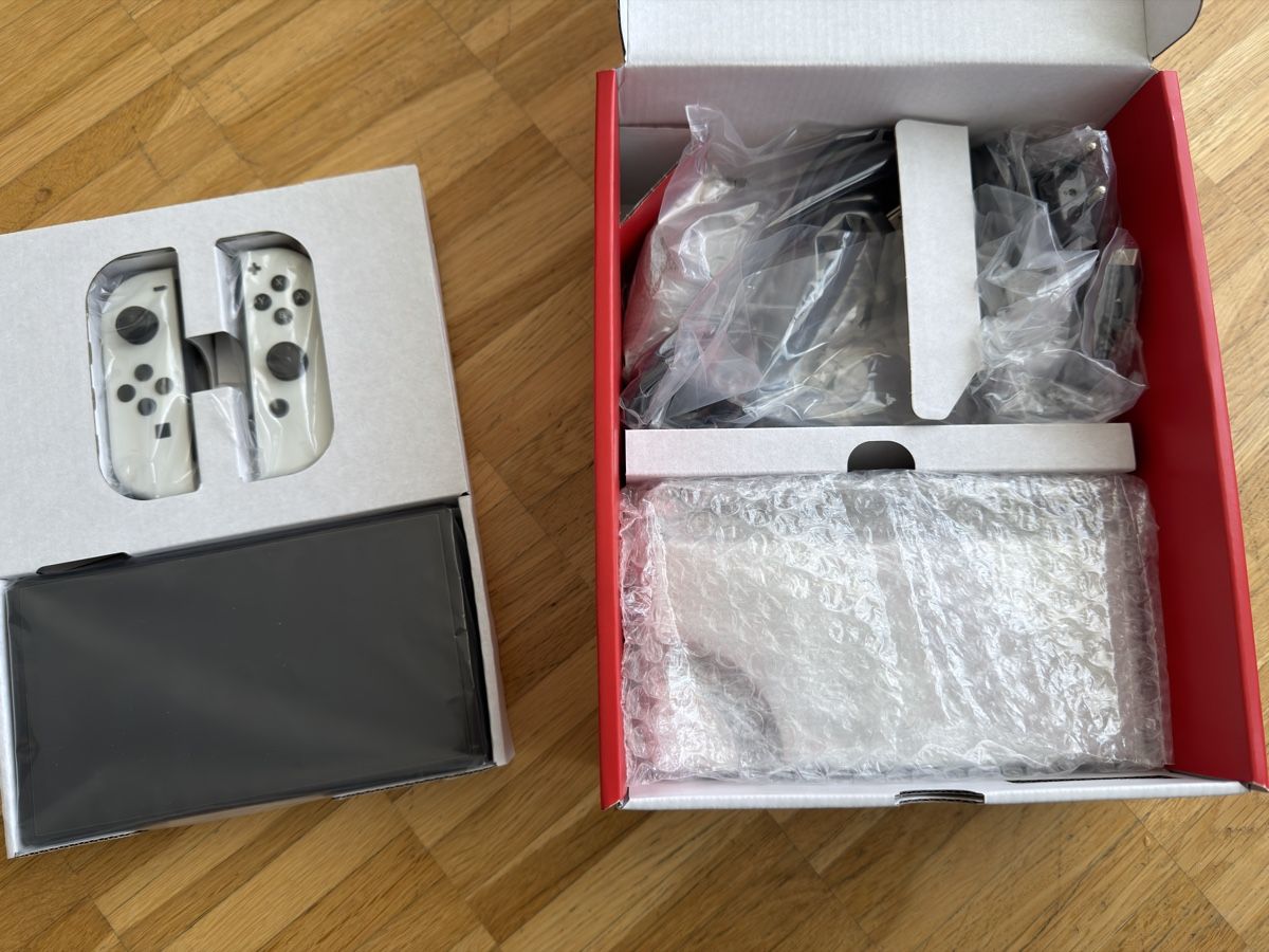 Nintendo Console: Nintendo Switch Oled mit Pro Controller Reisetasche und… – Nuovo (secondo la descrizione) da Laufen venduto da Tremaex 5