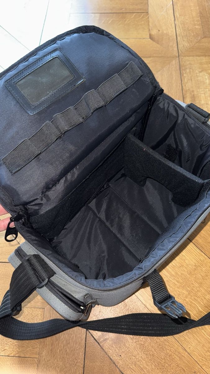 Taschen: Funktionelle Kameratasche mit Tragegurt – Gebraucht aus Basel von reuse_ 1