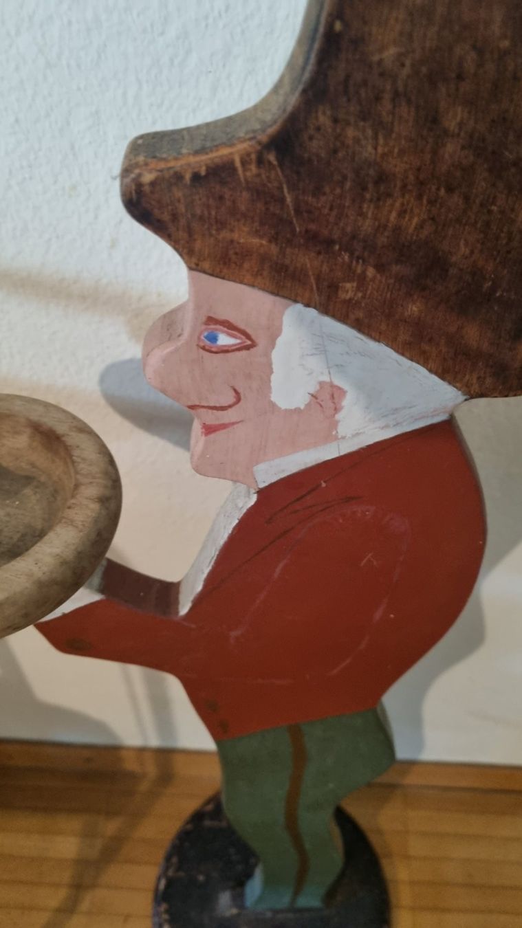 Sculture & Statue: Holz Figur mit Aschenbecher – Usato da Basel venduto da Jcva 6