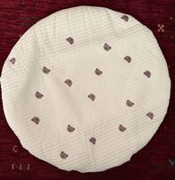 Runde Krabbeldecke mit Bärenmuster, ideal für Babys