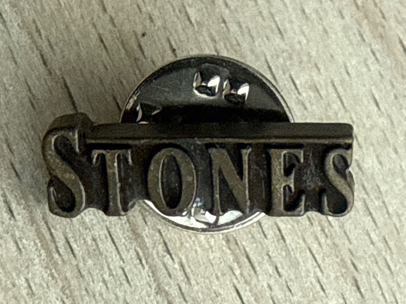 Placchette & Badge: Pin STONES – Usato da Glattbrugg venduto da Schweigmatt