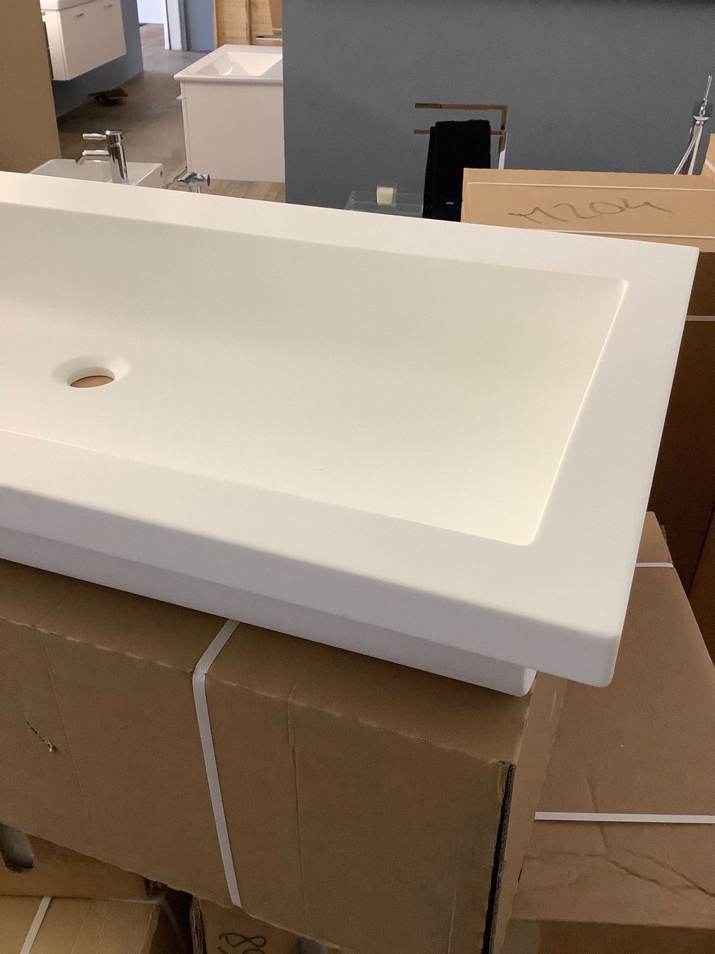 Mobili per bagno: Corian Waschtisch 110 x 52 cm – Nuovo e nell'imballaggio originale da Amriswil venduto da deluxe_bad 3