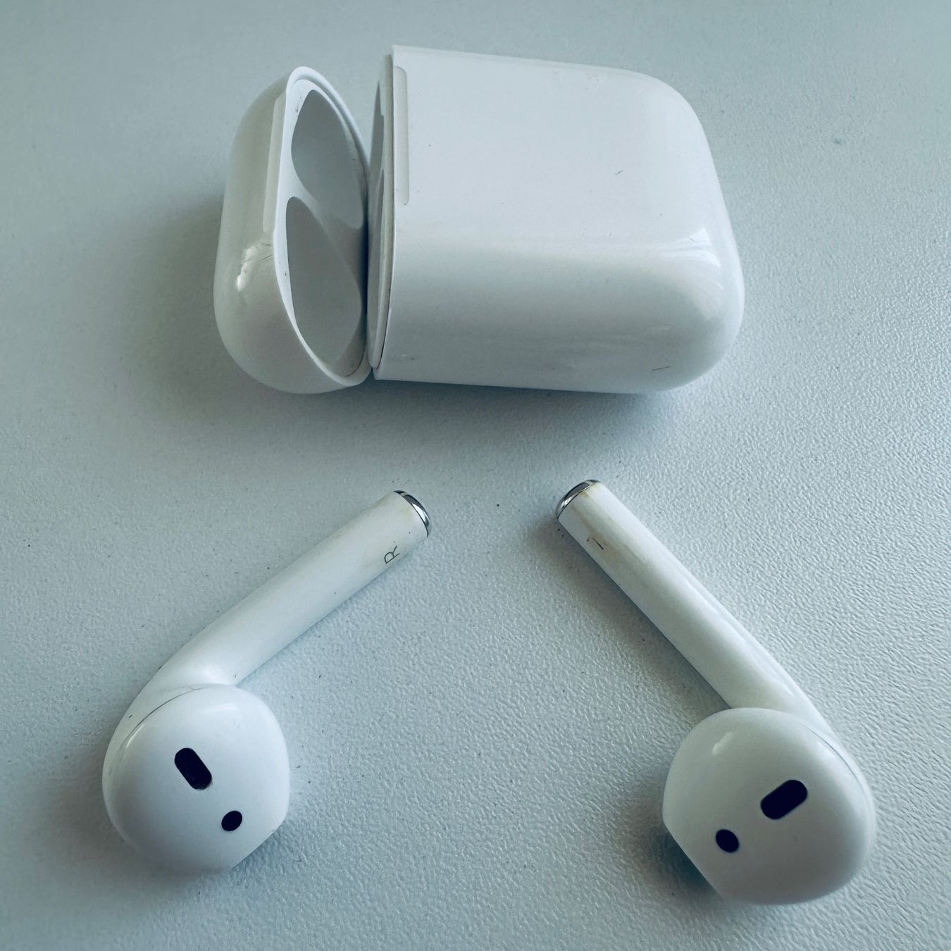 Apple Cuffie: Original Apple AirPods 2 Kopfhörer Wireless Lightning Kabel – Usato da Basel venduto da MY.AIRPODS.SHOP 4
