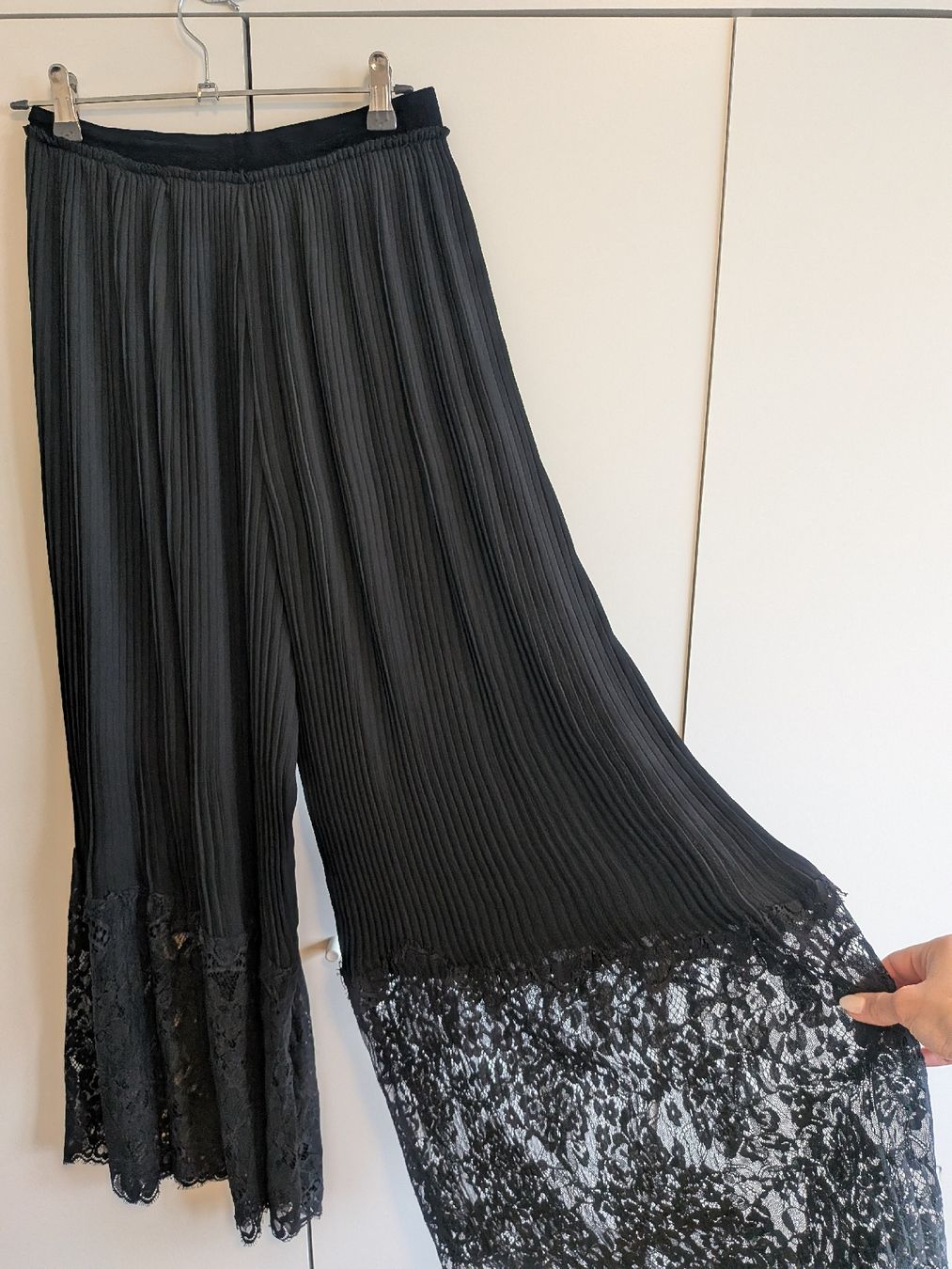 Pantaloni: Black Lace Palazzo Pants - excellent condition – Nuovo (secondo la descrizione) da Wettingen venduto da ann_hzb5 1