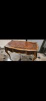 Tavolo intarsiato in legno con decorazioni  stile LuigiXVI