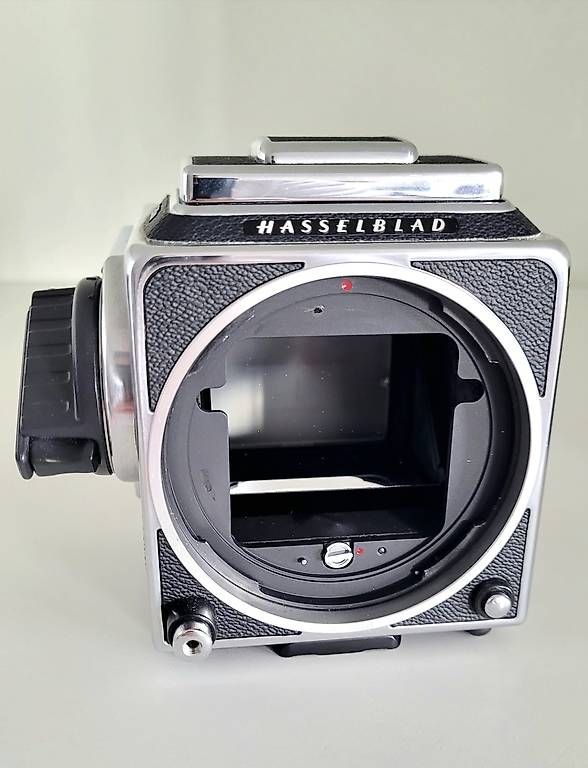 Fotocamera: Hasselblad 503cw + chargeur film + objectif  – Usato da Villars-sur-Glâne venduto da scala-x 3