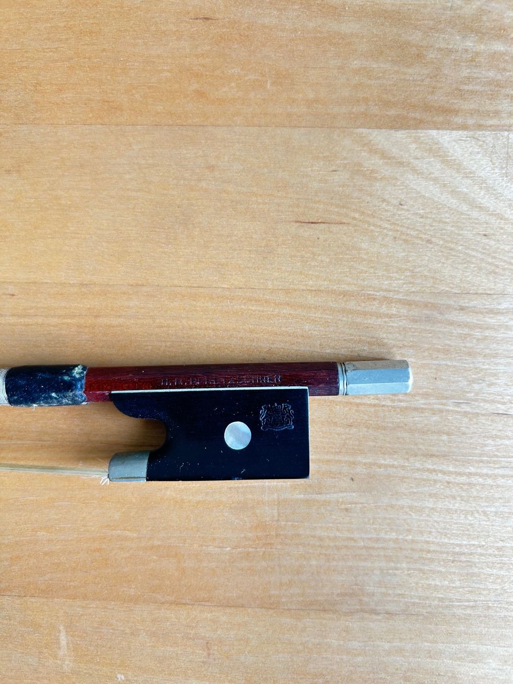 Strumenti musicali: Violinbogen, Geigenbogen H.R. Pfretzschner 4/4 – Usato da Wohlen b. Bern venduto da Titus55 1