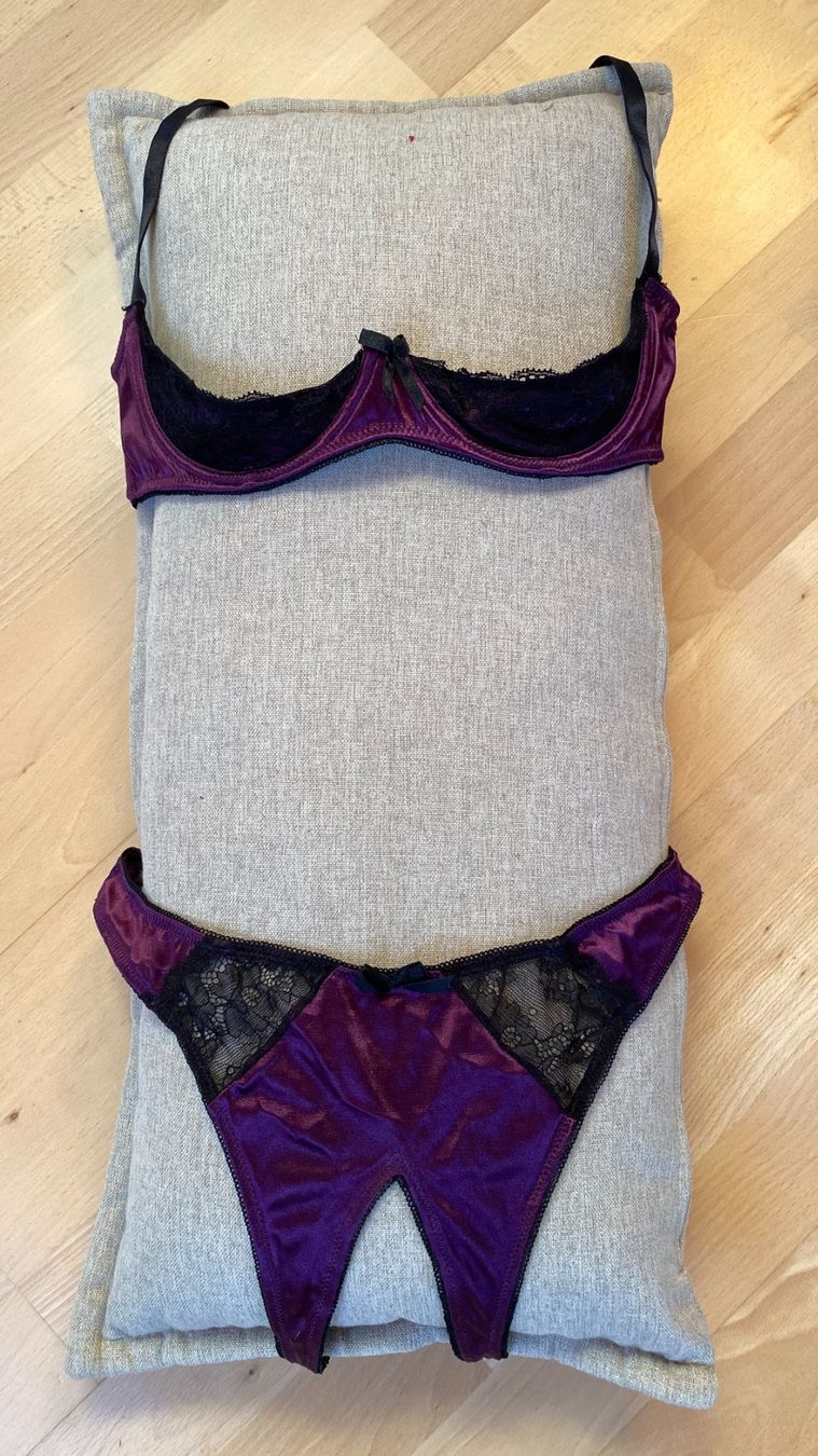 Altra biancheria intima: Dessous Set violett schwarz mit Spitze gebraucht – Usato da Nänikon venduto da Cfrog
