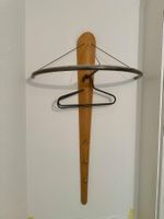 Moderne Garderobe mit Kleiderbügel – schlicht & praktisch