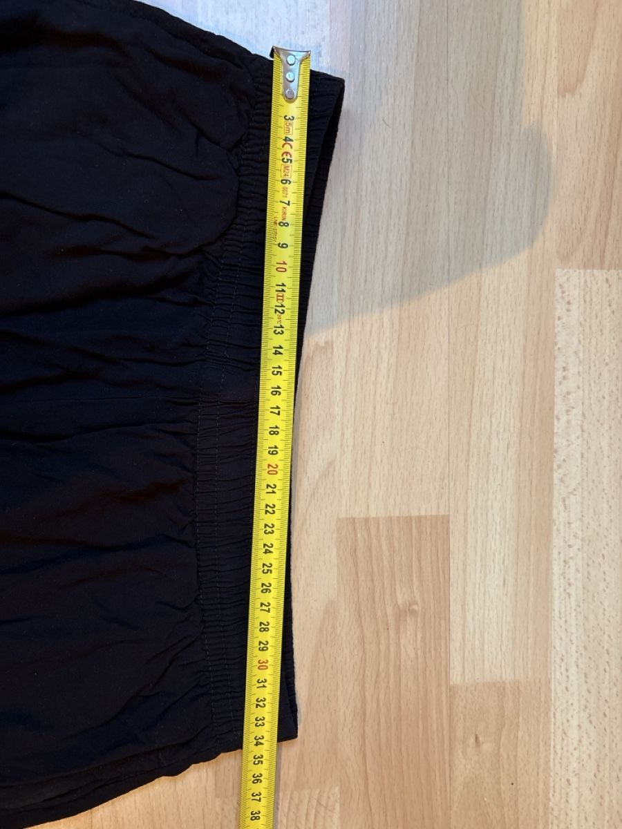 Pantalons: Stoffhose schwarz Grösse S – D'occasion à Turbenthal par Isa_Enzo 2