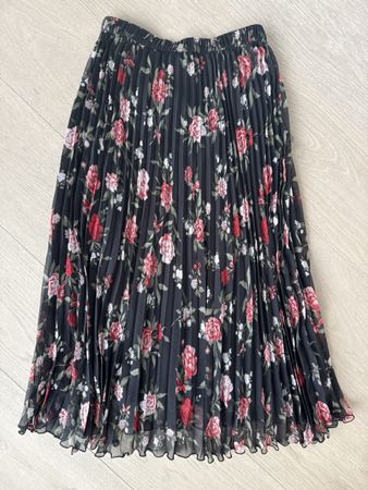 Divided Black Floral Pleated Skirt, Size 36 / UK 6 - NEW 50