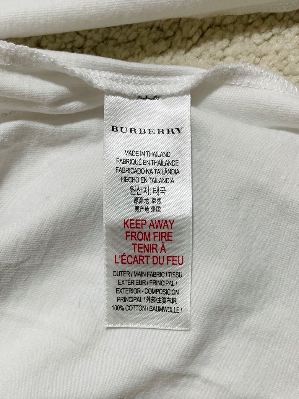 Burberry Blusen, T-Shirts & Tops: T-SHIRT BURBERRY – Gebraucht aus Zürich von Mina_09 5