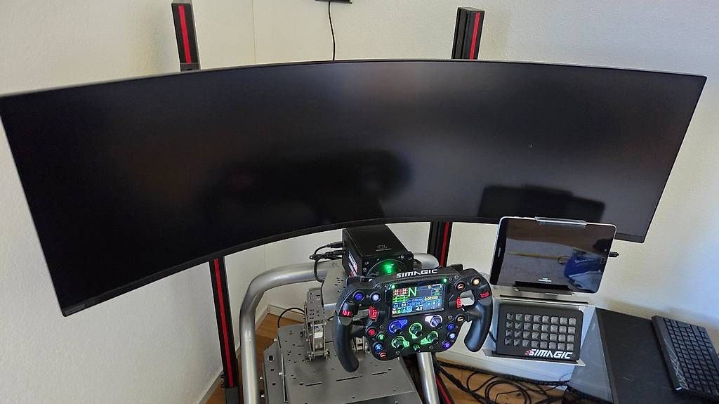 Simagic Manettes: Sim Racing RIG - Simagic, VRS Pedale, 49" Screen, Streamdeck – D'occasion à Uzwil par Ringe1983 2