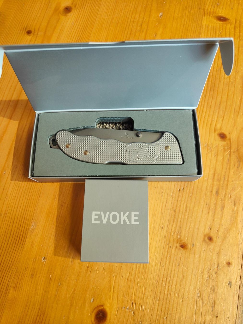 Victorinox Coltelli tascabile: Victorinox Messer Evoke silber grau  Originalverpackt – Nuovo e nell'imballaggio originale da Davos Platz venduto da jon_2b56 2