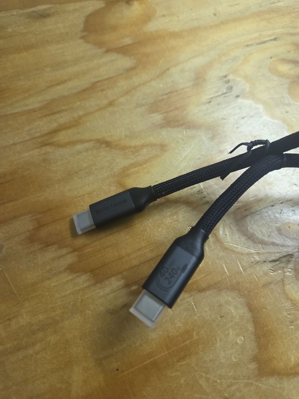 Kabel: USB4 Ladekabel, neuwertig, robust, 240W – Neu (gemäss Beschreibung) aus Allschwil von Zora_26 1