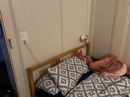Bett Ikea, Massivholz, 140x200, mit Lattenrost und Matratze