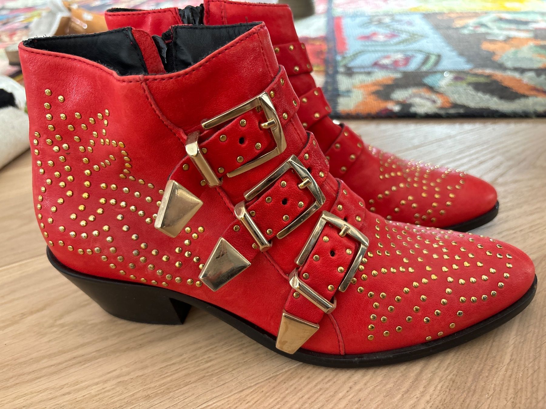 Damenschuhe: Santiags rouges cloutées Lemaré – Gebraucht aus Genève von bha_jcf5