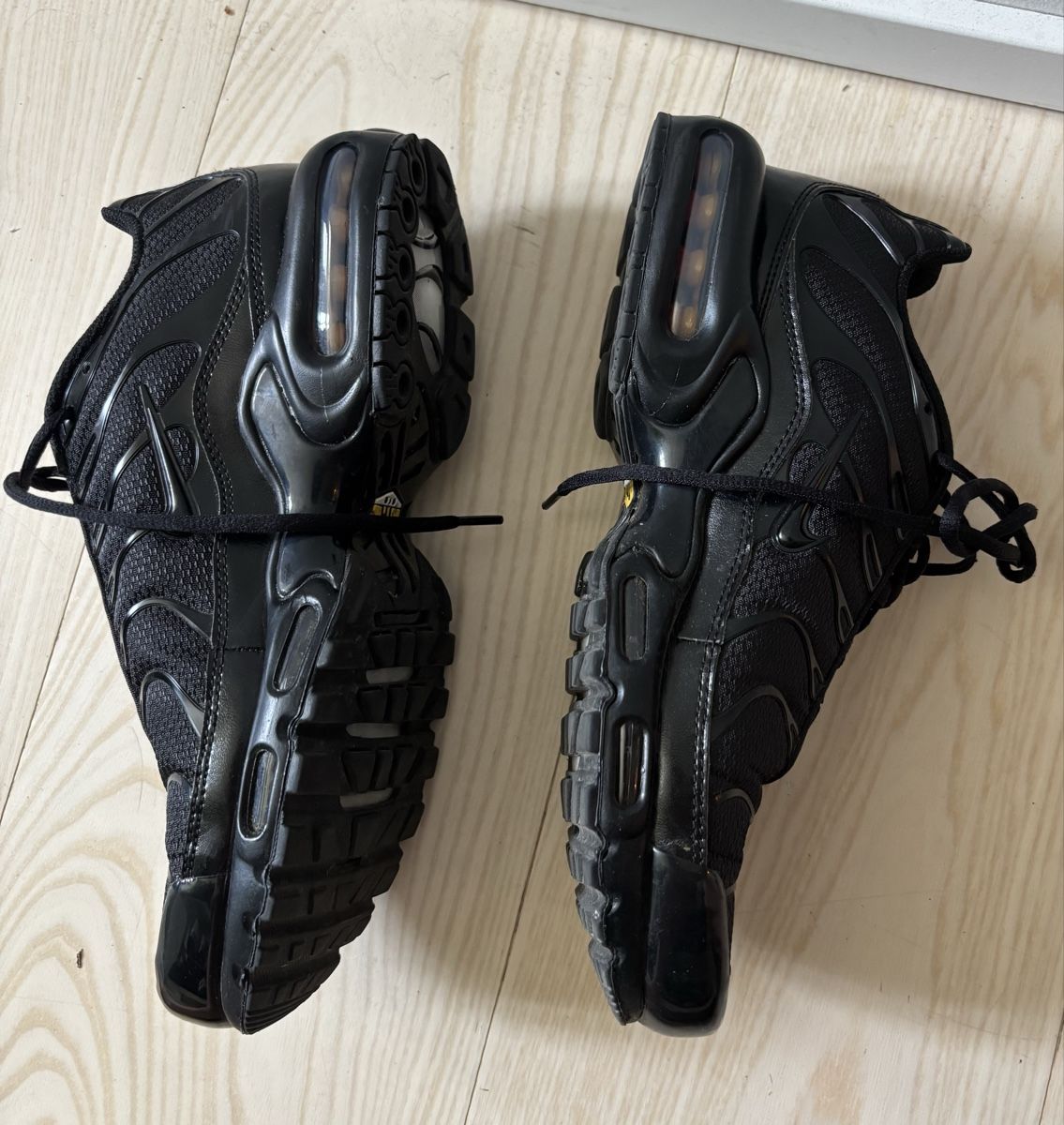 Nike Scarpe da uomo: Nike Tn 44 Schwarz – Usato da Basel venduto da mein__flohmi 1