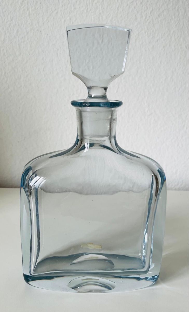 Caraffe: Glas-Karaffe Strömbergshyttan Eisblau | Vintage Schweden – Usato da Zürich venduto da Calaminta