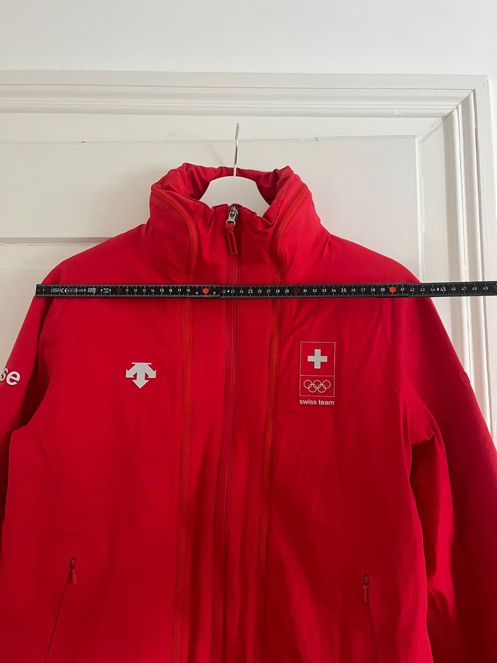 Swiss Giacche: Swiss Olympic Team Softshell Jacke Descente Rot Grösse S / M – Usato da Zürich venduto da bretxo 4