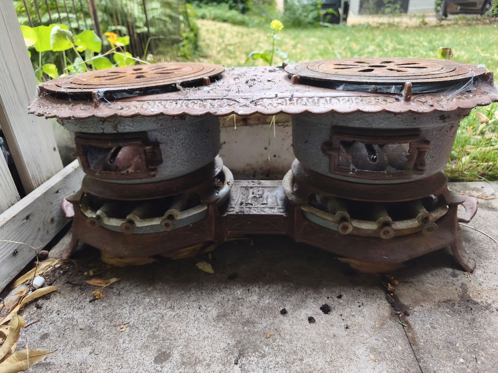 Altri mobili d'antiquariato: Antiker Kochherd Gusseisen 2 Platten – Usato da St. Gallen venduto da fil16 1