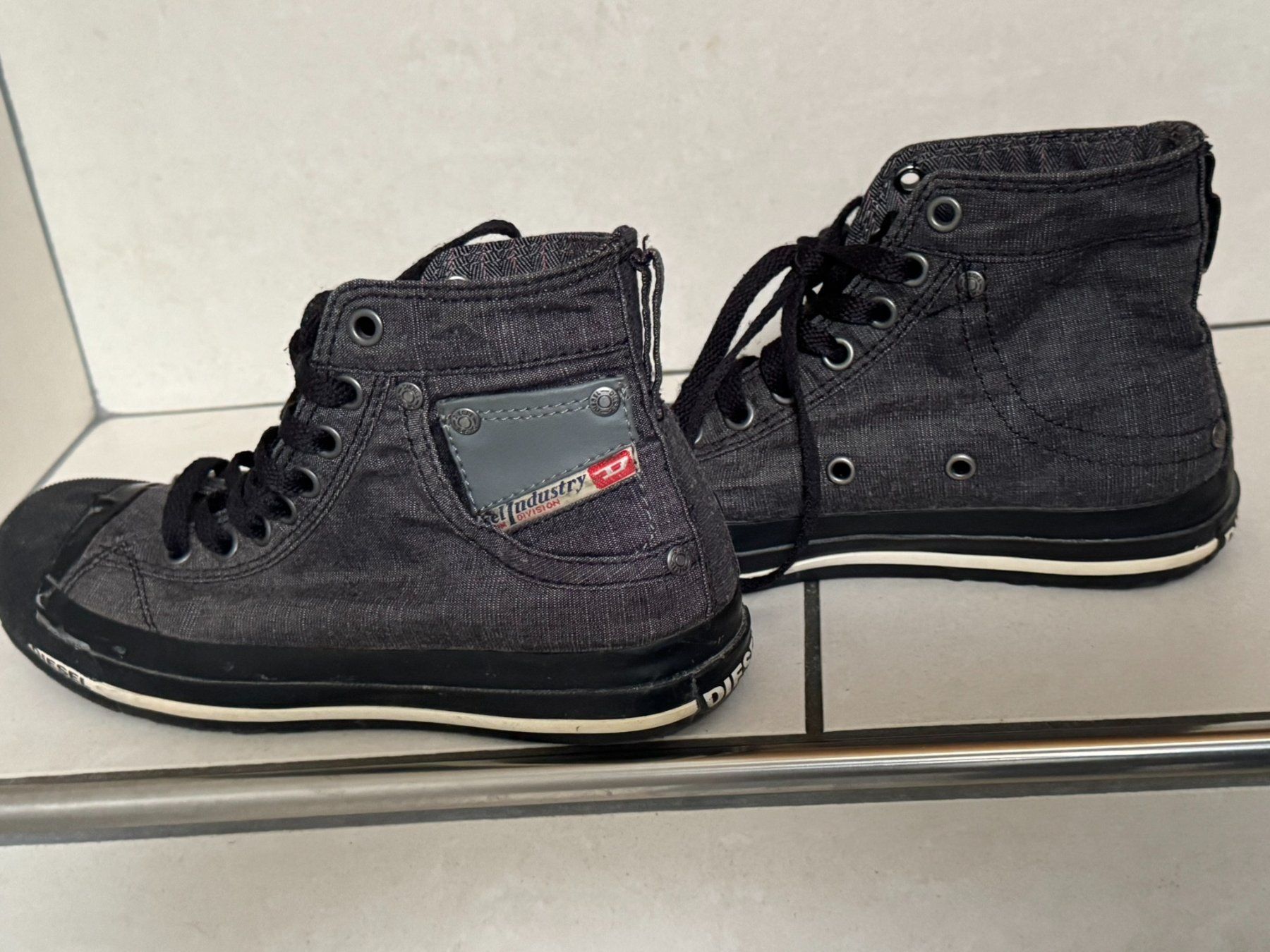 Diesel Scarpe da donna: DIESEL High-Top Sneaker Exposure schwarz – Usato da Unterseen venduto da bongmarley