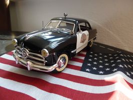 1949 Ford Modell Washington State Patrol 1:18 Metall