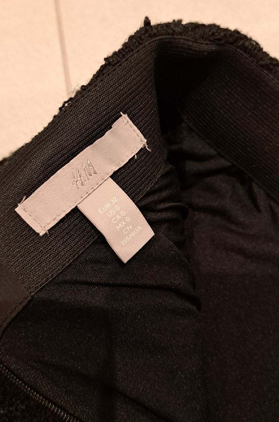 H&M Gonne: Schwarzer Minirock von H&M, Grösse 32 – Nuovo (secondo la descrizione) da Euthal venduto da mel_ts8t 2